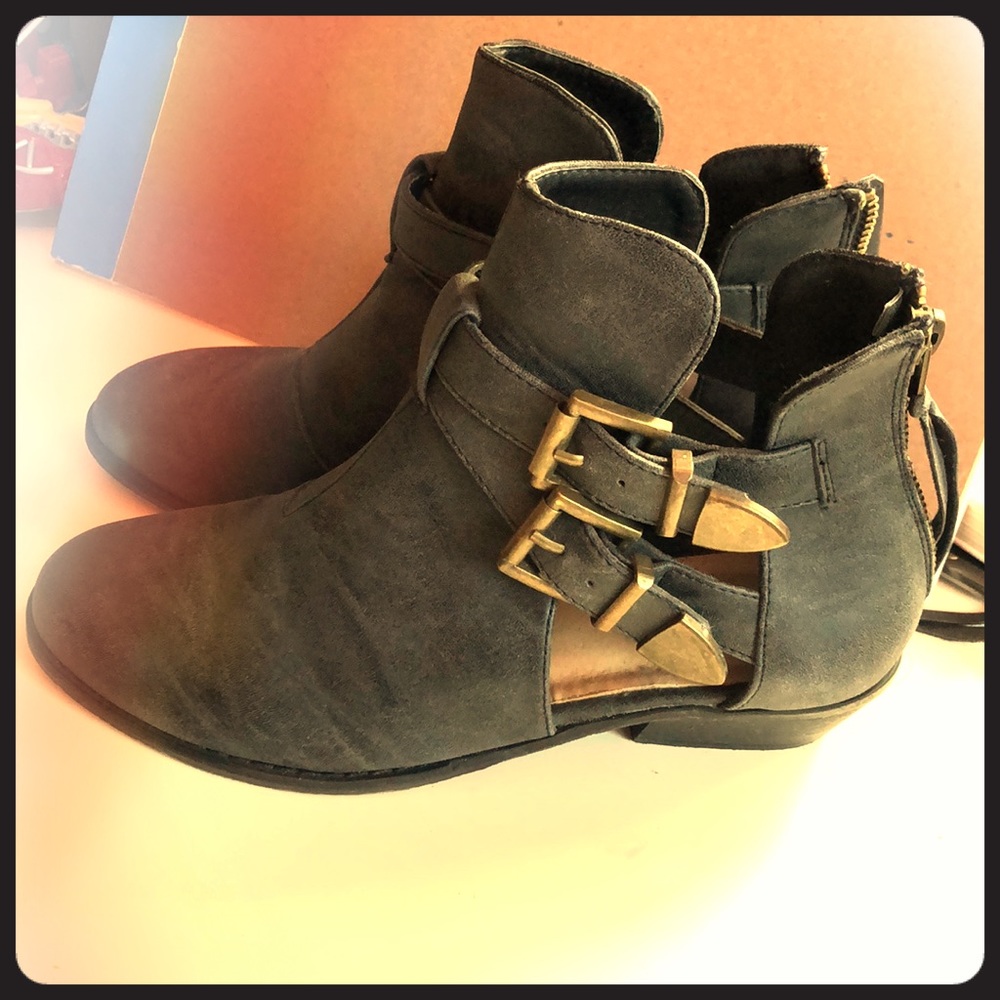Black double buckle boots